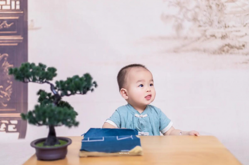 响水怀孕肚子中间凹两边凸
