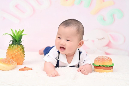 响水宝宝在妈妈肚子里